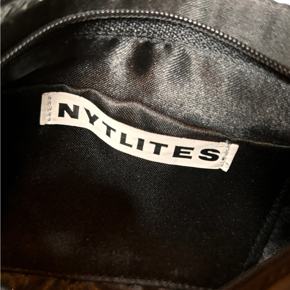 Small satin bag. In excellent used condition. Perfect for storing jewelry/displa - Picture 4 of 5